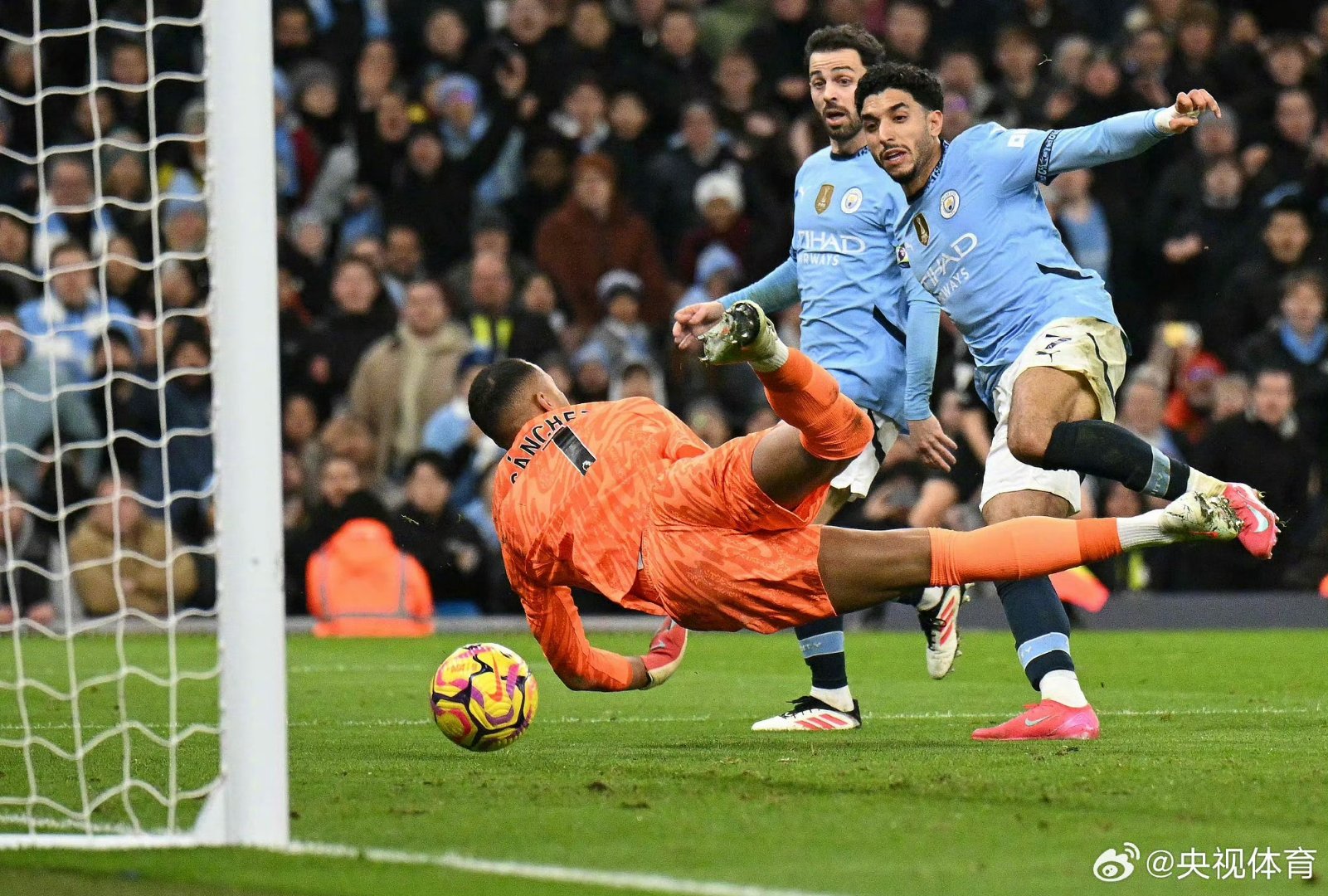 包含赛后突围战来临，瓦伦西亚围绕欧冠刷新队史纪录，信心回归，训练强度明显提升的词条