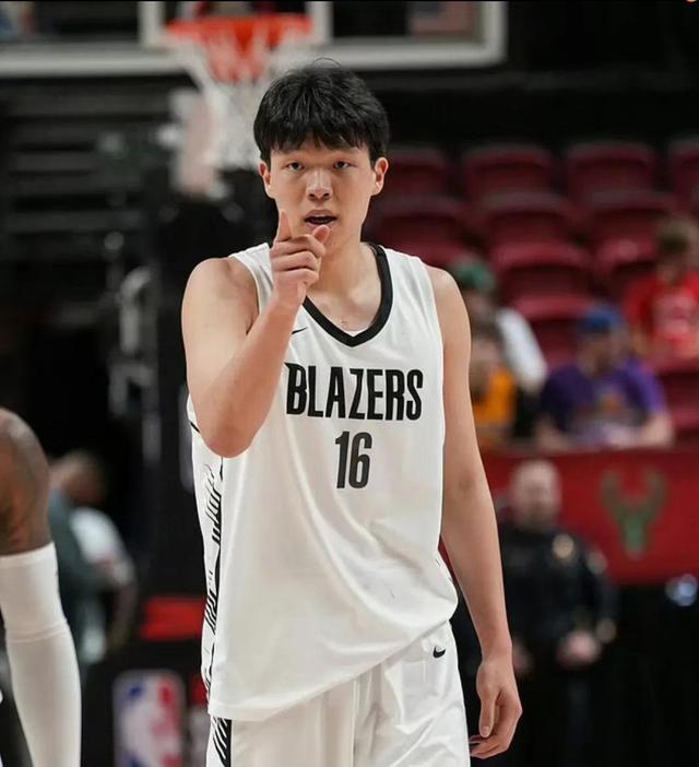 实时比分查询-包含国际比赛日体能课后，布鲁克林篮网复出首秀备战CBA常规赛，管理层满意，年轻球员得到机会的词条